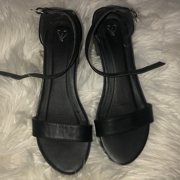 Sandals - Picture 2 of 4